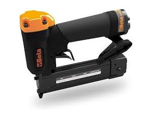 Zszywacze i gwoździarki